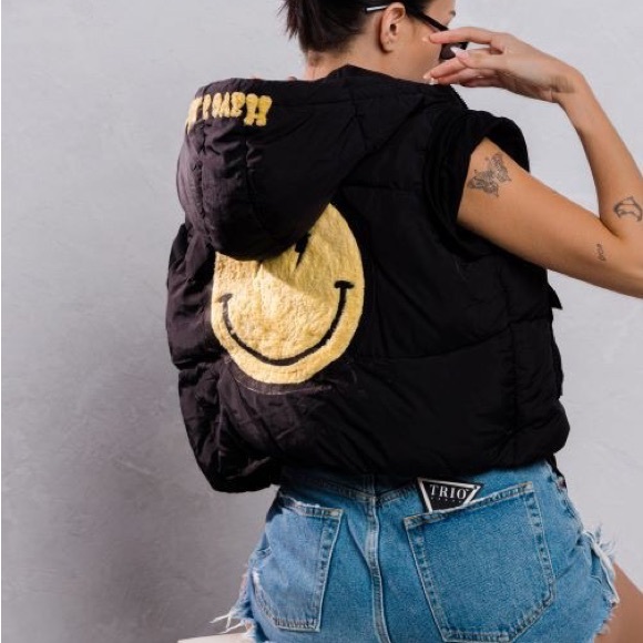 FALL 2024 Have A Nice Day Smiley Face Bolt Vector Urban Black Crop Puffer Vest - Picture 4 of 10